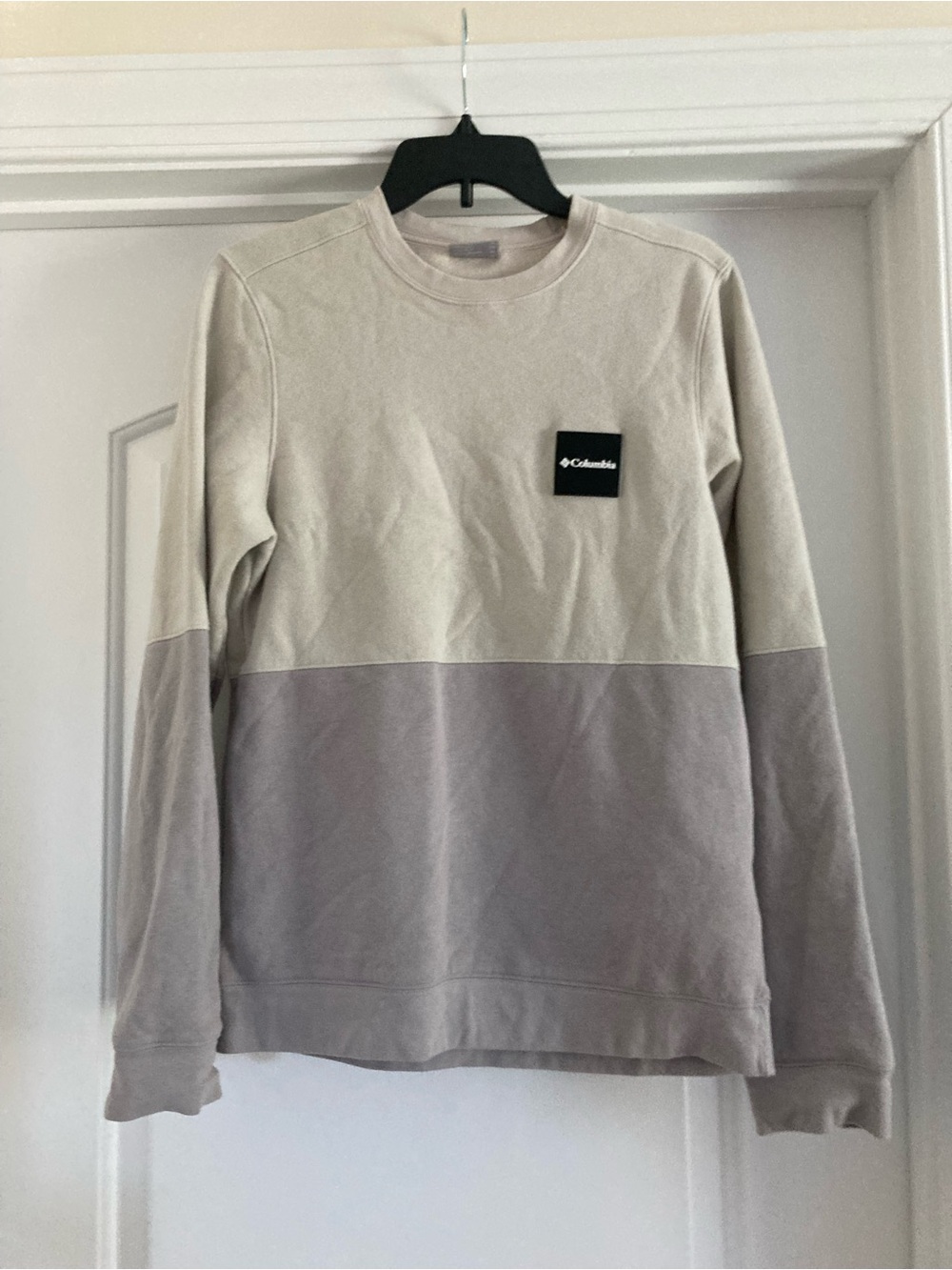 Columbia Men's Two-Tone Crewneck Sweater in Beige and Light Gray